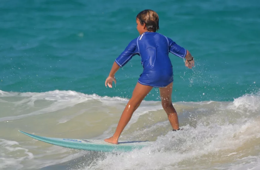 „Gute Nacht“ Geschichte über einen 11jährigen Jungen aus Córdoba, der so gerne Surfer werden möchte